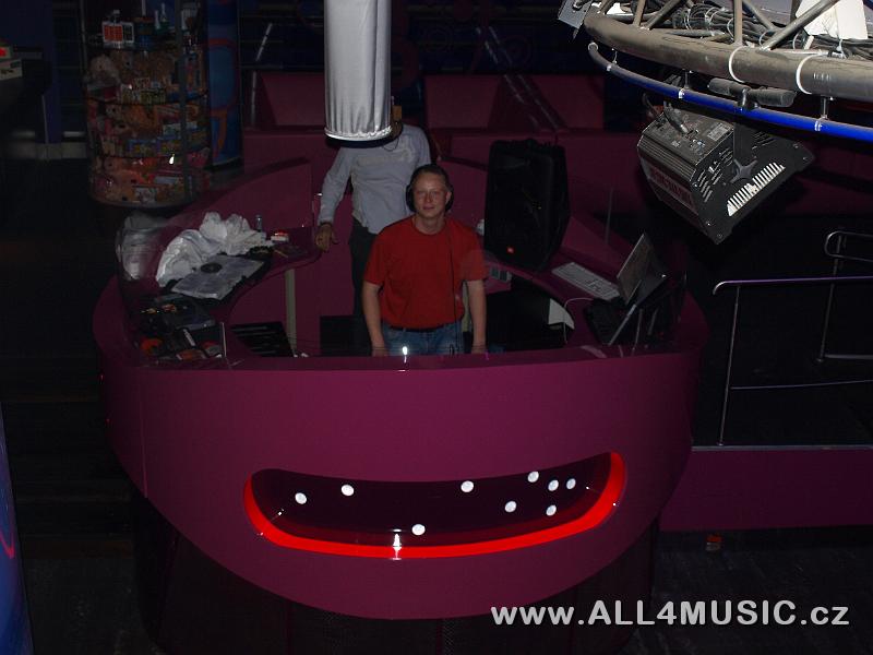KJ143290.JPG