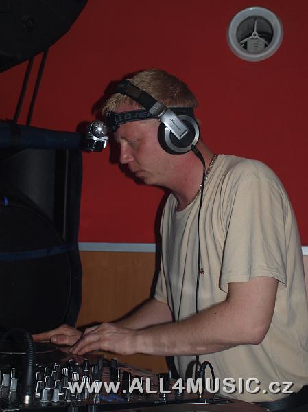KJ228402.JPG